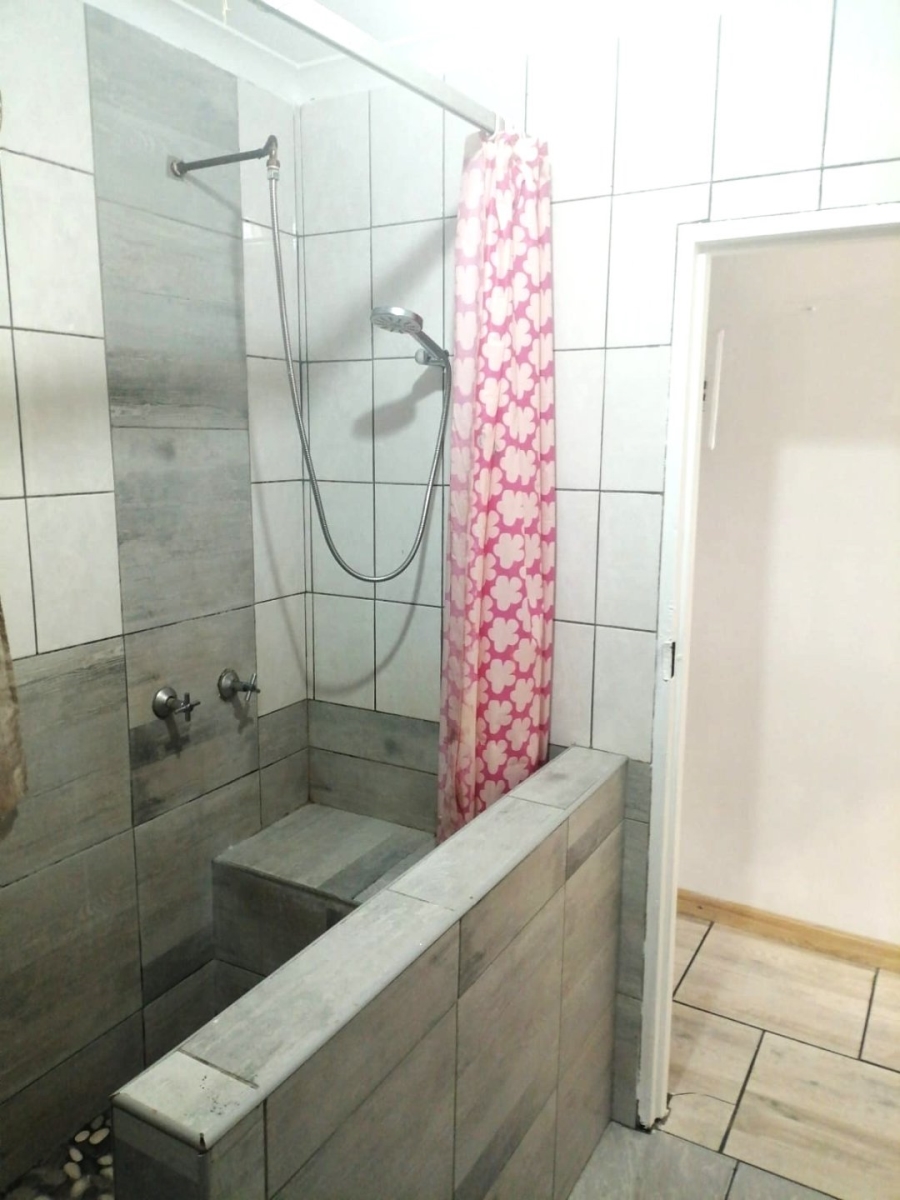 2 Bedroom Property for Sale in Middedorp Western Cape